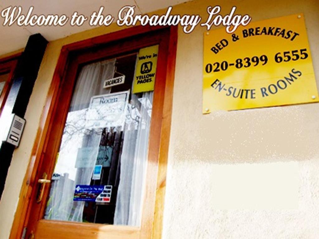 Broadway Lodge Bed And Breakfast Surbiton Екстериор снимка