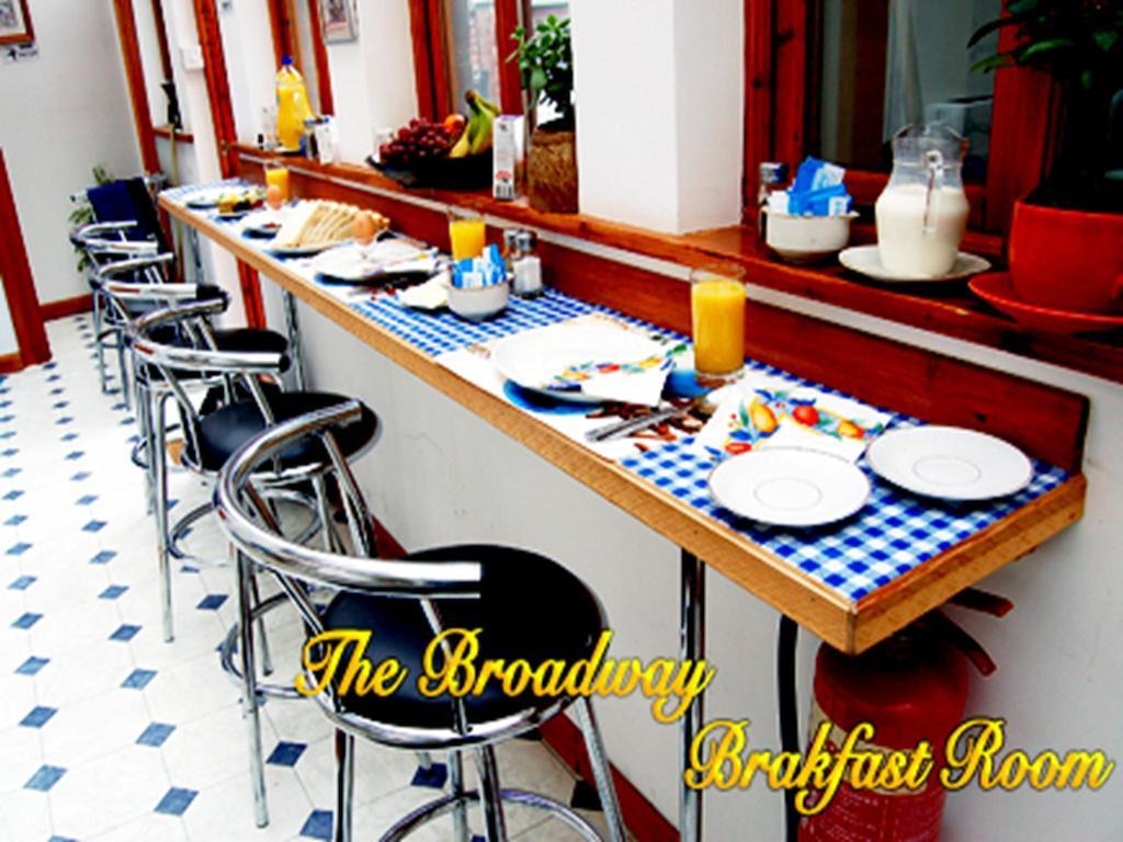 Broadway Lodge Bed And Breakfast Surbiton Екстериор снимка