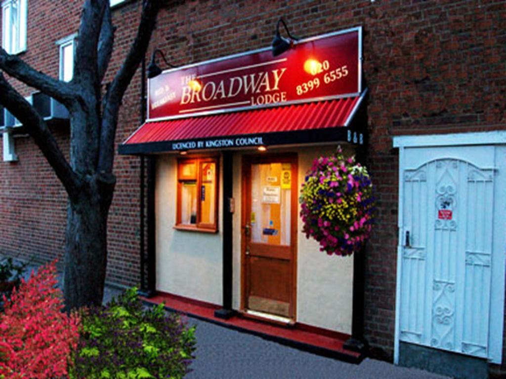 Broadway Lodge Bed And Breakfast Surbiton Екстериор снимка