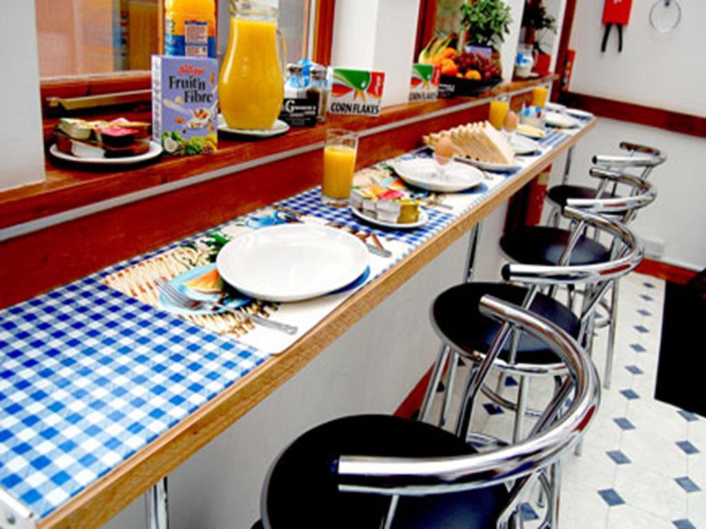 Broadway Lodge Bed And Breakfast Surbiton Екстериор снимка
